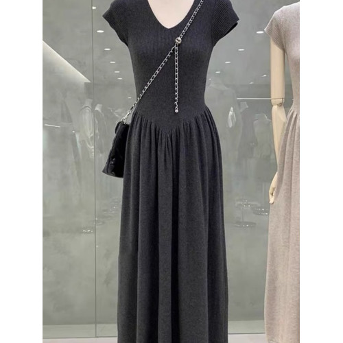 廣州十三行爆款撿漏~V領針織短袖長裙女裝顯瘦氣質針織打底連衣裙