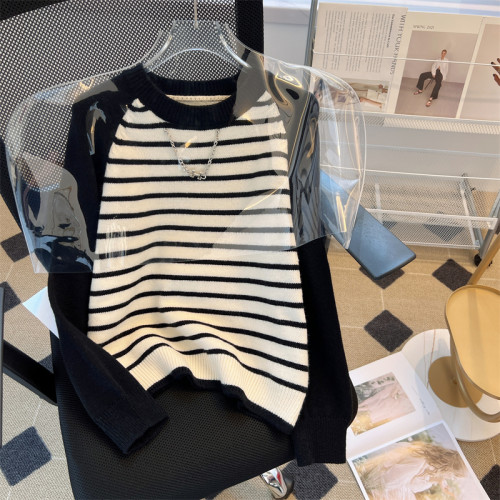 專櫃撤廻！2025春季新款慵懶風條紋圓領毛衣女百搭內搭帶鏈針織衫