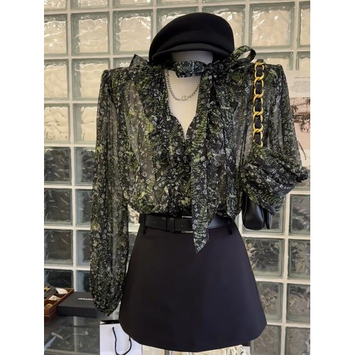 2025年秋新款復古赫本風時尚洋氣獨特高級感碎花木耳邊上衣襯衫女