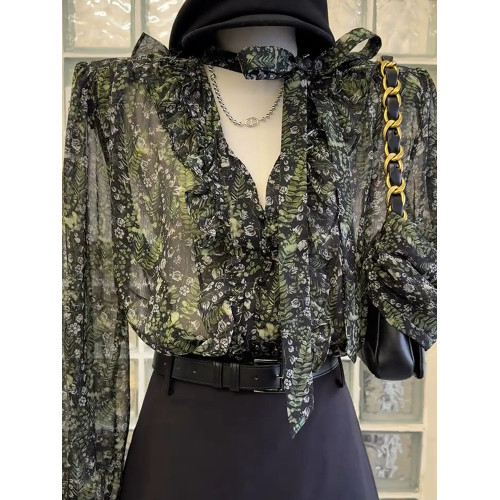 2025年秋新款復古赫本風時尚洋氣獨特高級感碎花木耳邊上衣襯衫女