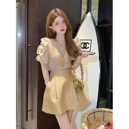 2025年高檔女裝時尚新款夏季高級感設計小衆網紅氣質減齡兩件套裝