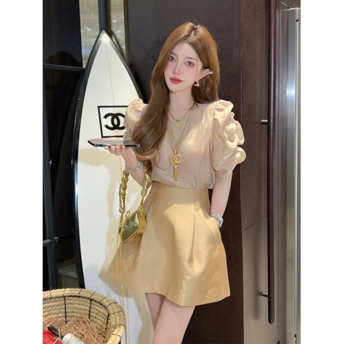 2025年高檔女裝時尚新款夏季高級感設計小衆網紅氣質減齡兩件套裝