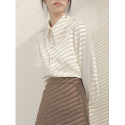 法式氣質緞面白色襯衫女2026春裝新款設計感小衆尖領通勤職業上衣