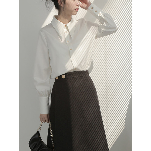 法式氣質緞面白色襯衫女2026春裝新款設計感小衆尖領通勤職業上衣