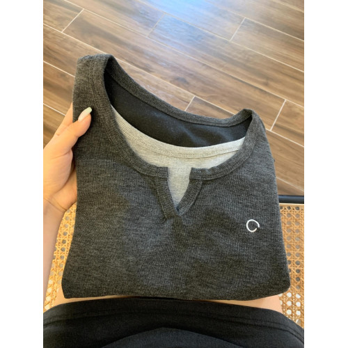 好韓系呀！尊滴好好看呀！假兩件正肩長袖上衣秋季側邊收腰小心機