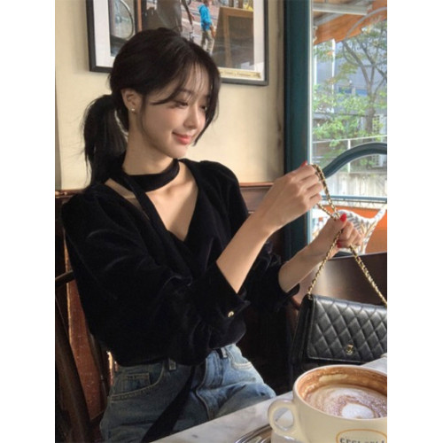 法式高級感洋氣氣質百搭長袖掛脖V領別致獨特黑色絲絨襯衫上衣女