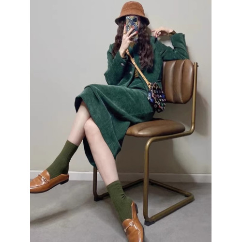 時尚高級感2025年新款秋冬季女裝法式設計小香風綠色外套裙子兩件