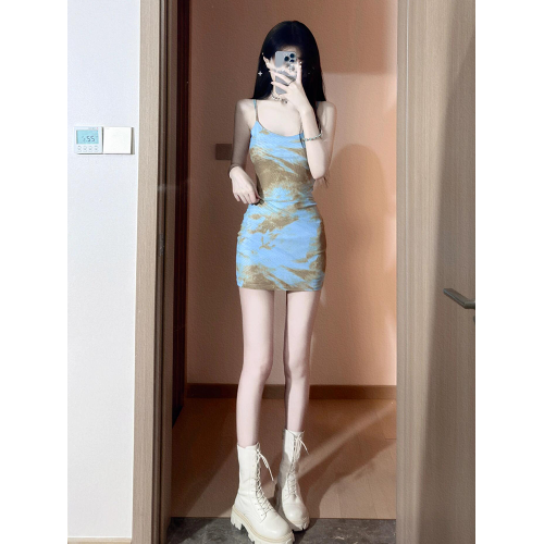小個子顯高吊帶連衣裙夏裝2025新款女裝收腰修身紥染印花包臀短裙