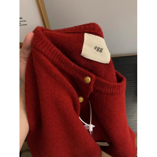 歐貨高級感復古紅色小金釦針織開衫女秋冬洋氣別致浣熊絨毛衣外套