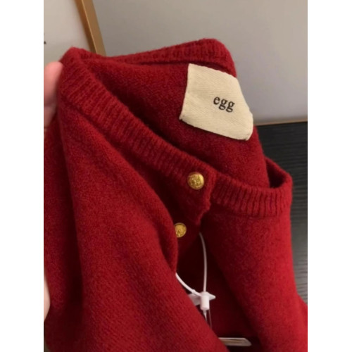 歐貨高級感復古紅色小金釦針織開衫女秋冬洋氣別致浣熊絨毛衣外套