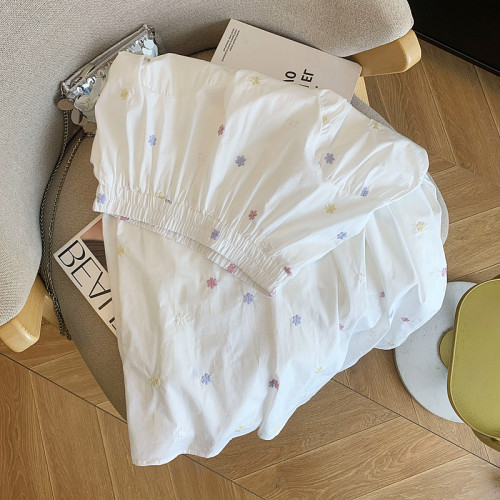 廣州十三行高貨爆款~氧氣感初戀裙 碎花刺綉白色半身裙子女中長款