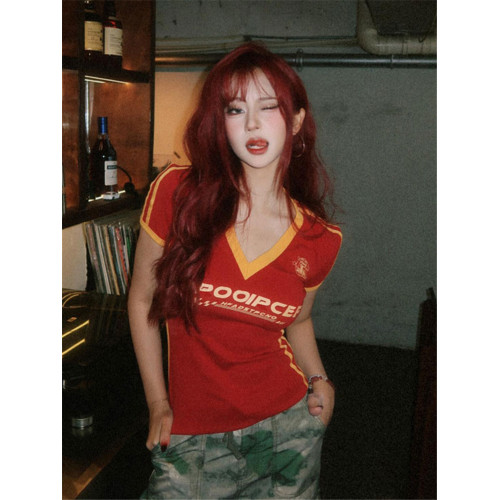 美式復古v領紅色正肩短袖T恤女夏季辣妹修身正肩插肩球衣顯瘦上衣