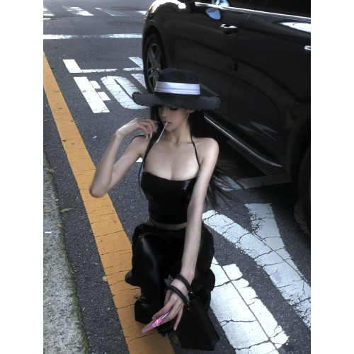 OUTFlT STUDIO 歐美辣妹風黑色亮片抹胸設計感露背上衣女夏季 OUTFlT STUDIO 歐美辣妹風黑色亮片抹胸設計感露背上衣女夏季