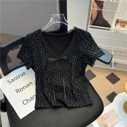 專櫃撤廻剪標黑色V領碎花短袖T恤女夏季新款設計感正肩蝴蝶結上衣