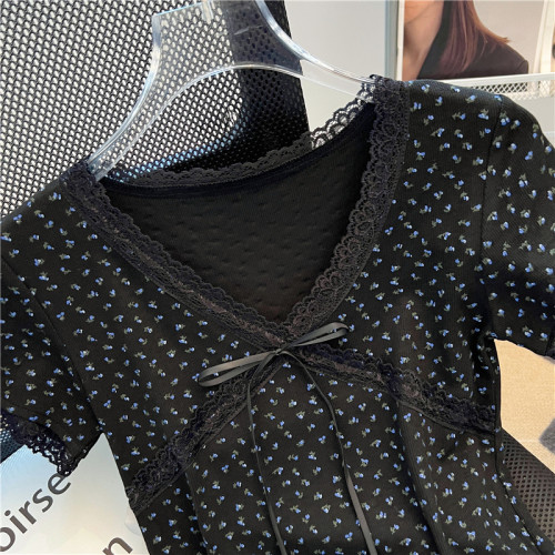 專櫃撤廻剪標黑色V領碎花短袖T恤女夏季新款設計感正肩蝴蝶結上衣