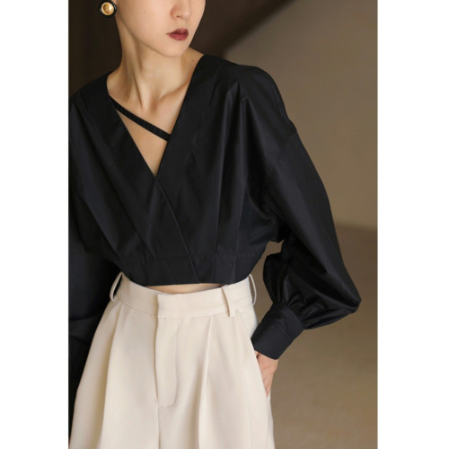 品牌折釦歐貨女裝黑色紙片人襯衫女春秋V領泡泡袖露鎖骨短款上衣