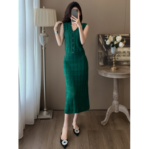 度假風設計感小心機鏤空背心冰絲針織套裝裙女V領針織衫半身a字裙