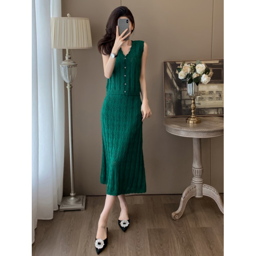 度假風設計感小心機鏤空背心冰絲針織套裝裙女V領針織衫半身a字裙