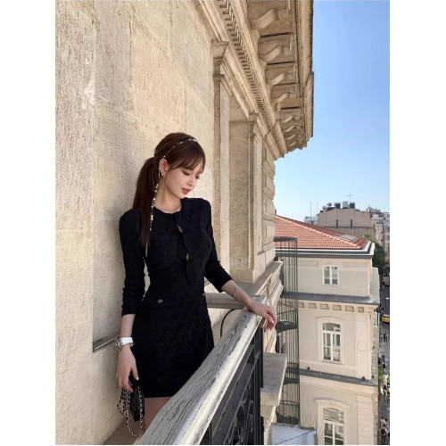 富家千金小香風連衣裙女名媛輕奢高級感修身顯瘦長袖黑色針織短裙