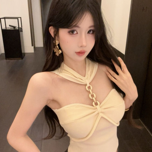 名媛輕奢高級感金屬鏈條裝飾抹胸背心女抽褶露肩針織小衫掛脖上衣