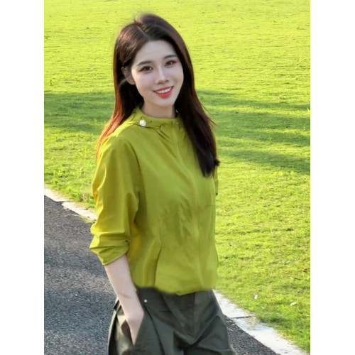 多巴胺牛油果綠色防曬連帽外套女2026春季新款長袖薄款夾克沖鋒衣