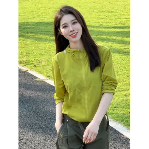 多巴胺牛油果綠色防曬連帽外套女2026春季新款長袖薄款夾克沖鋒衣