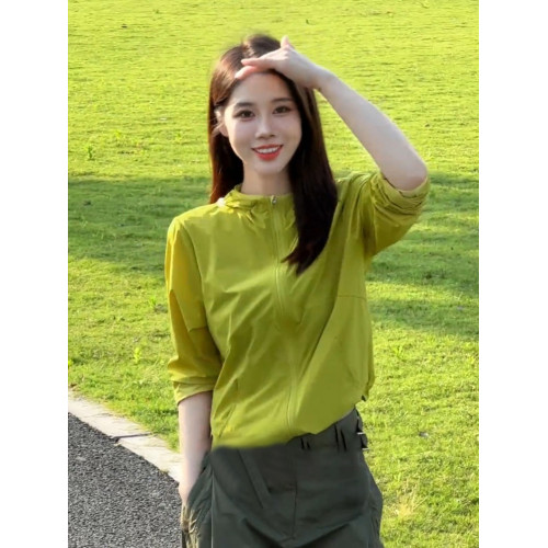 多巴胺牛油果綠色防曬連帽外套女2026春季新款長袖薄款夾克沖鋒衣