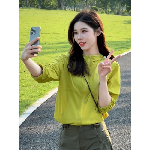 多巴胺牛油果綠色防曬連帽外套女2026春季新款長袖薄款夾克沖鋒衣