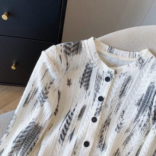 專櫃撤廻剪標高級感撞色暈染針織開衫女秋季法式鏤空修身短款上衣