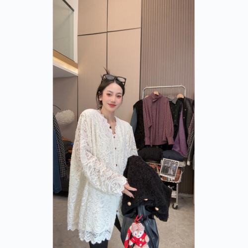 【溫柔陷阱】魅力穿搭~法式甜美V領花邊長袖蕾絲衫