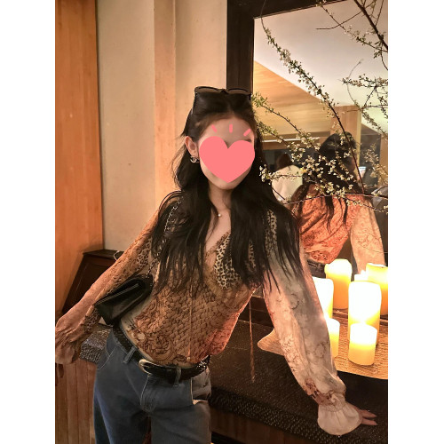 超好看獨特漂亮襯衫女2026年春秋港風時髦設計感印花辣妹百搭小衫