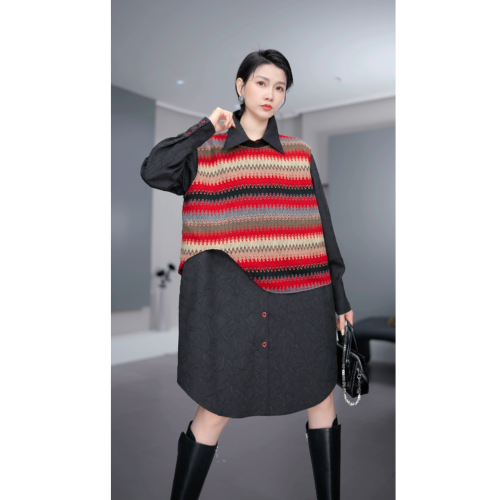 鑫鑫2025冬季新款流行時尚潮牌女裝暗黑系刺綉設計百搭襯衫8097