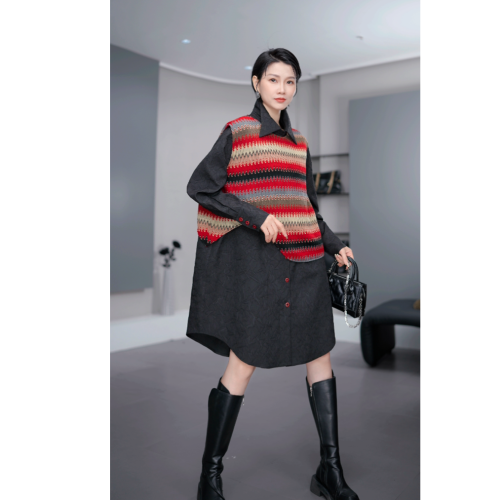 鑫鑫2025冬季新款流行時尚潮牌女裝暗黑系刺綉設計百搭襯衫8097