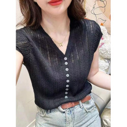 今年流行的薄款鏤空V領短袖冰絲針織衫女單排釦防曬時髦休閒上衣