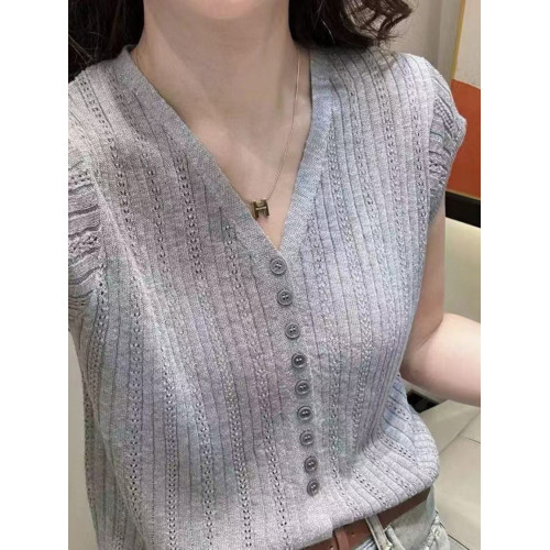 今年流行的薄款鏤空V領短袖冰絲針織衫女單排釦防曬時髦休閒上衣