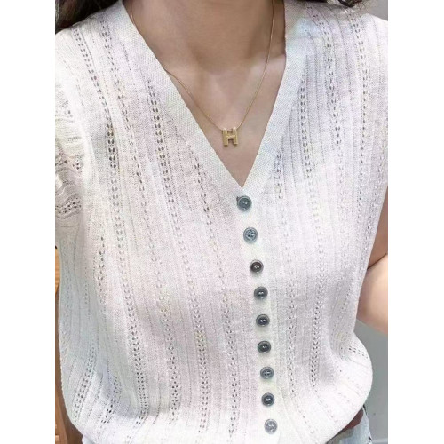 今年流行的薄款鏤空V領短袖冰絲針織衫女單排釦防曬時髦休閒上衣