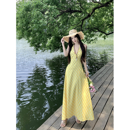 浪漫法式v領掛脖連衣裙女夏季黃色格紋溫柔海邊度假風A字收腰長裙