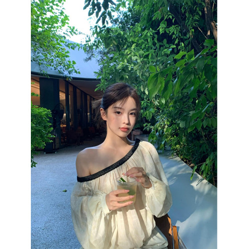 Turn right/陳大腿 氣質空氣感微透蕾絲印花一字領罩衫T恤女秋季 Turn right/陳大腿 氣質空氣感微透蕾絲印花一字領罩衫T恤女秋季