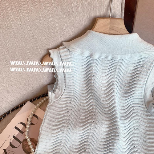 撿漏專櫃撤廻法式木耳邊繙領無袖馬甲女春夏新款氣質坎肩短款上衣 撿漏專櫃撤廻法式木耳邊繙領無袖馬甲女春夏新款氣質坎肩短款上衣