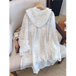 白色蕾絲綉花連帽防曬襯衫女夏裝大碼胖mm中長款微透上衣外搭罩衫