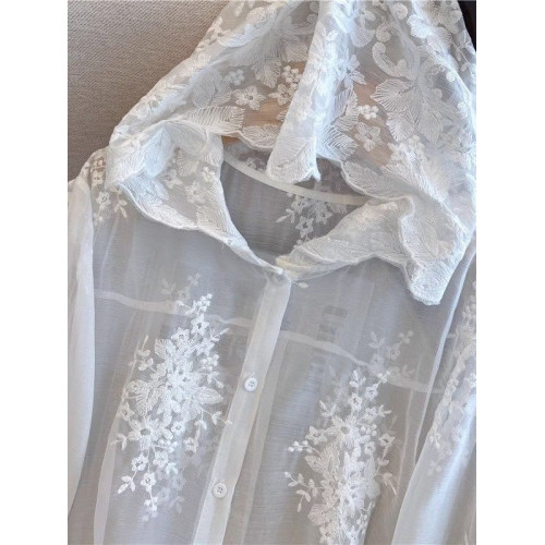 白色蕾絲綉花連帽防曬襯衫女夏裝大碼胖mm中長款微透上衣外搭罩衫 白色蕾絲綉花連帽防曬襯衫女夏裝大碼胖mm中長款微透上衣外搭罩衫