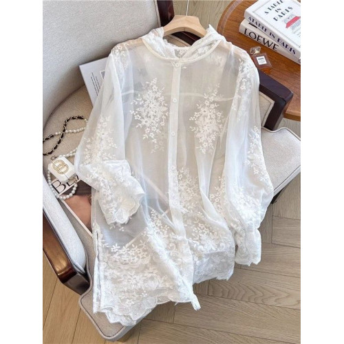 白色蕾絲綉花連帽防曬襯衫女夏裝大碼胖mm中長款微透上衣外搭罩衫 白色蕾絲綉花連帽防曬襯衫女夏裝大碼胖mm中長款微透上衣外搭罩衫