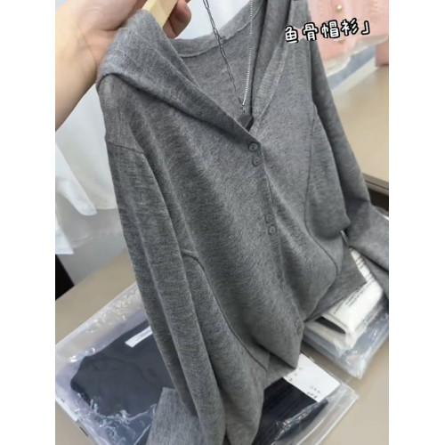 2026秋季新品灰色連帽長袖打底衫女純色基礎款減齡顯瘦氣質上衣