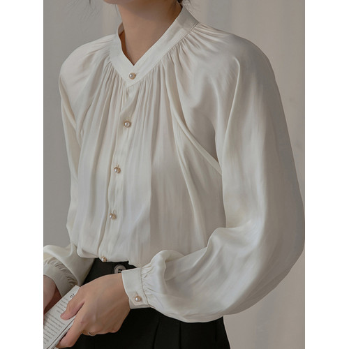 白杏色緞面燈籠袖襯衫女春季新款設計感小衆上衣法式復古立領襯衣