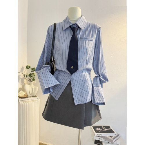 港風復古藍色條紋襯衫女長袖2026新款春季領帶設計感收腰修身襯衣