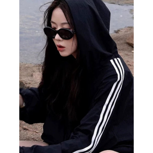 美式高級感戶外黑色沖鋒衣連帽衛衣女2023新款爆款撞色條紋外套女