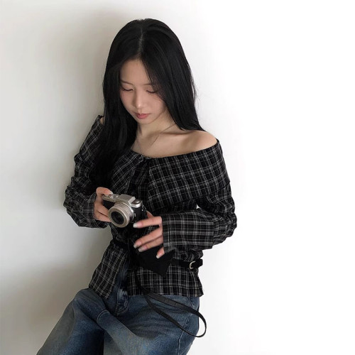 韓國chic春季法式小衆一字領露肩單排釦修身顯瘦長袖格紋襯衫女