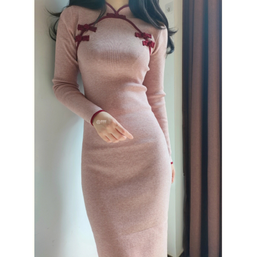 2025秋冬新款晚宴禮服旗袍粉色針織連衣裙打底內搭配大衣毛衣裙子