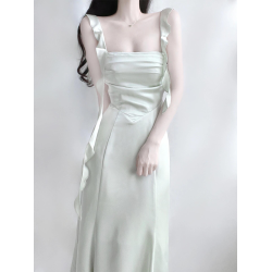 茶系穿搭飄帶吊帶連衣裙2025新款女春夏季性感抹胸收腰修身包臀裙