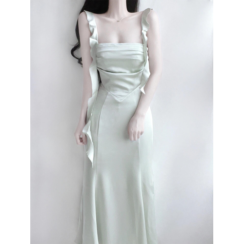 茶系穿搭飄帶吊帶連衣裙2025新款女春夏季性感抹胸收腰修身包臀裙